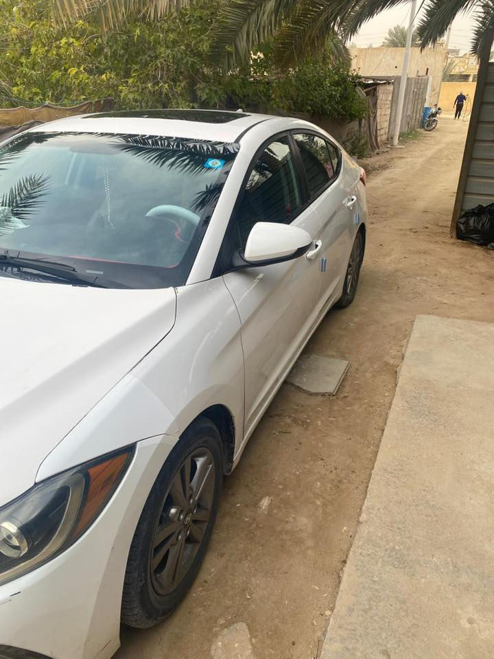 �🔥 للبيع – هيونداي إلنترا 2018 فل مواصفات 🔥🚗

✨ سيارة أنيقة – اقتصادية – عملية
✨ فل كامل بدون إضافات شرط كل ابلادي 

 • تشغيل بصمة (Smart Key)
 • دخول ذكي بدون مفتاح
 • شاشة لمس متعددة الوسائط
 • نظام ملاحة (GPS)
 • كاميرا خلفية
 • حساسات خلفية
 • مثبت سرعة
 • تحكم بالمقود (صوت – مكالمات)
 • بلوتوث + USB + AUX
 • مكيف هواء أوتوماتيك
 • فتحة سقف
 • مقاعد مخمل
 • مقاعد أمامية مدفأة
 • تحكم عادي بالمقاعد
 • مرايا كهربائية مع إشارة
 • إضاءة LED
 • نظام ABS للفرامل
 • نظام مانع الانزلاق
 • نظام الثبات الإلكتروني

️ الحالة: ممتازة جدًا
📄 خالية من المشاكل وجاهزة للاستخدام

💰 السعر: 133$ (قابل للتفاوض البسيط)
📍 الموقع:  كربلاء المقدسة
📞 للتواصل: ***********

� السيارة بيها حادث بأمريكا (خفيف) وتم تصليحه بشكل كامل ( الحادث فقط الجنطة)السونار مرفق مع الصور 

⚠️ الفرصة لا تتكرر – إلنترا فل بهذا الوضع نادر
🔑 جاهزة للفحص والشراء الفوري
