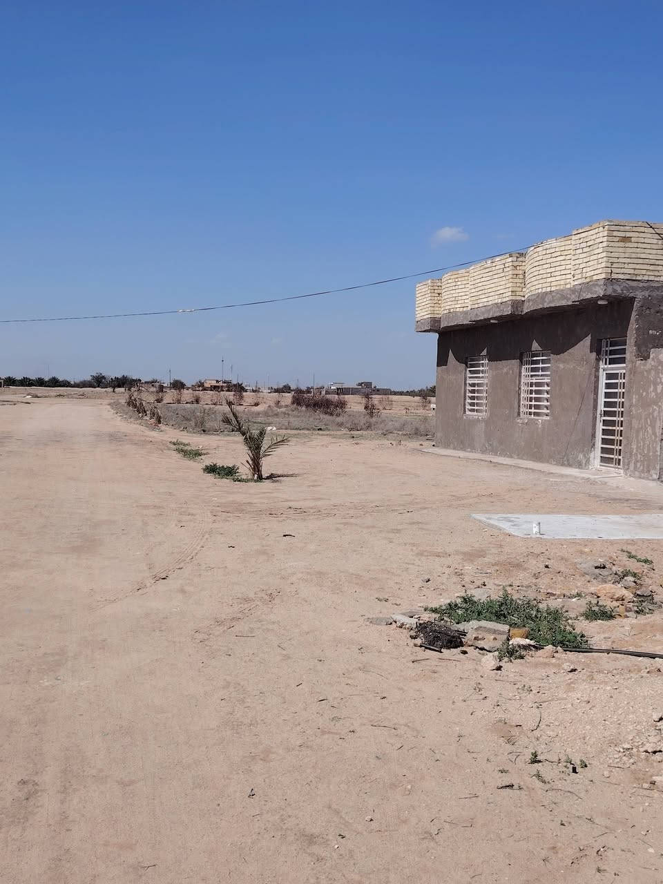 دار للبيع قرفتين وصاله ومطبخ واستقبال وصحيات داخل وخارج بناء طابوك جديد دواخل فول خدمات كامله خلف الحسينيات عمود 436 شراي يتصل ***********
