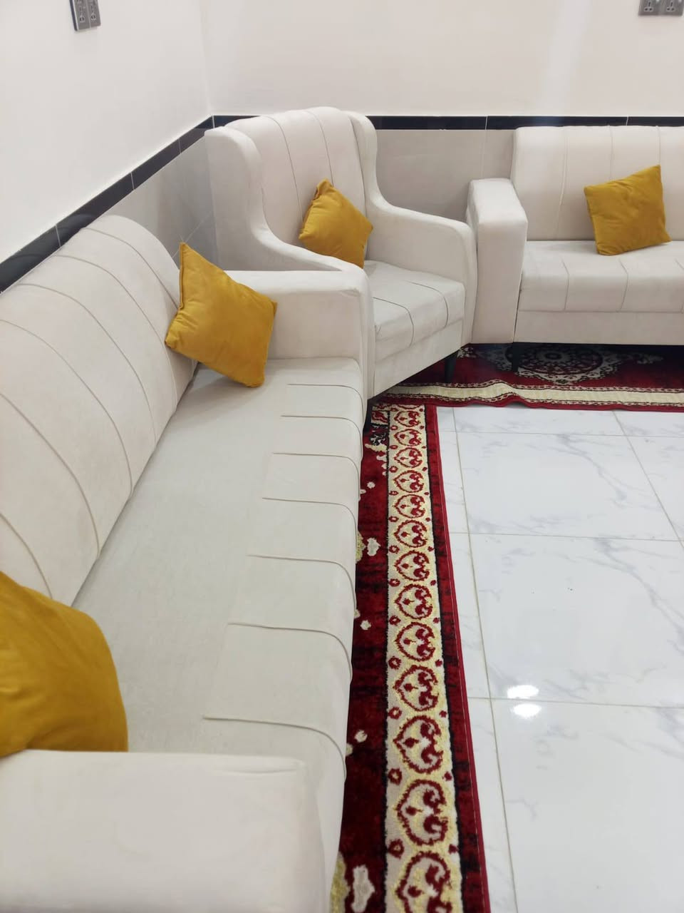 تخم خمس قطع..عشر نفرات... للبيع..السعر 400الف..وبي مجال... الناصرية مركز....***********
