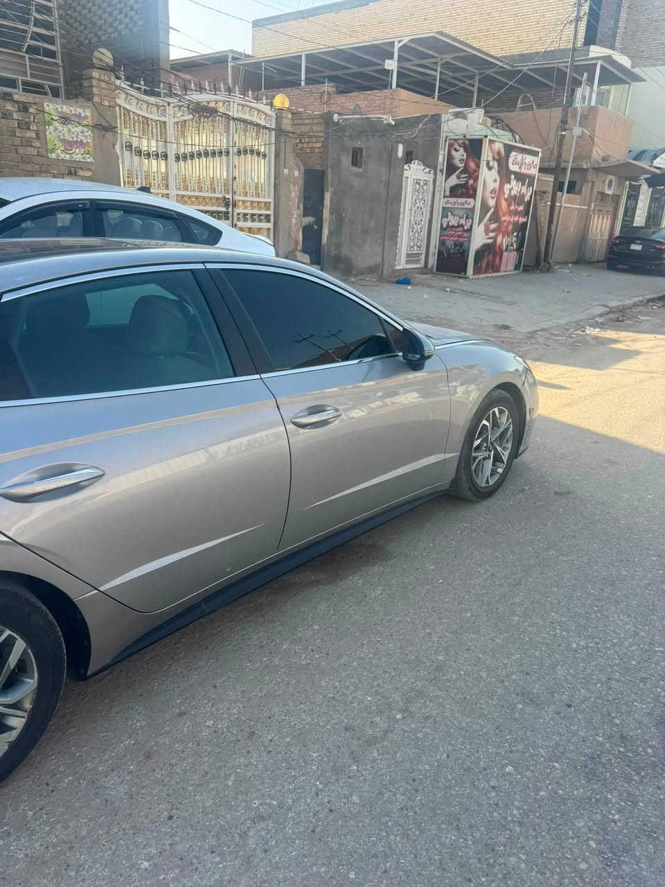 السعر.       165.           Hyundai Sonata Sel 2023 Silver 2.5L 4     vin:
سوناتا  موديل  2023  SEL فول مواصفات
جميع الايرباكات سليمة 
محرك :  2500  
مرقمة أربيل 

السيارة ضررها ربع البنيد فقط 
جميع القطع بلادية مال سيارة بدون ايرباك 
البنيد معمر نفسة 
وجتي  من امريكا بيها كرير بلجلخ الخلفي
مواصفات ..
حجم المحرك  2500 
بنوراما 
بصمة تشغيل + البوب بصمة + تشغيل عن بعد 
رادار امامي خلفي جانبي
تبريد قطعتين
دشبول الكتروني مع شاشة كبيرة
شحن مبايل واير ليس 
كشن السايق كهربائي 
داخل السياره لونين بيجي واسود
شاشة تدعم كار بلي وGps
اشاير مري 
مانع تصادم خلفي جانبي امامي
تحديد مسار قيادة آليه
فول تحكم استيرن جهتين
كروز سرعة  
مانع انزلاق
اوتو هولد
أنضمة قيادة 
لد امامي نهاري 
بك لايت لد 
تحديد مسار قيادة آليه 
تبريد بيانو منفصل شاشة

‏صور الحادث موجودة داخل المنشور

العنوان نجف  *********** تصل على الرقم

