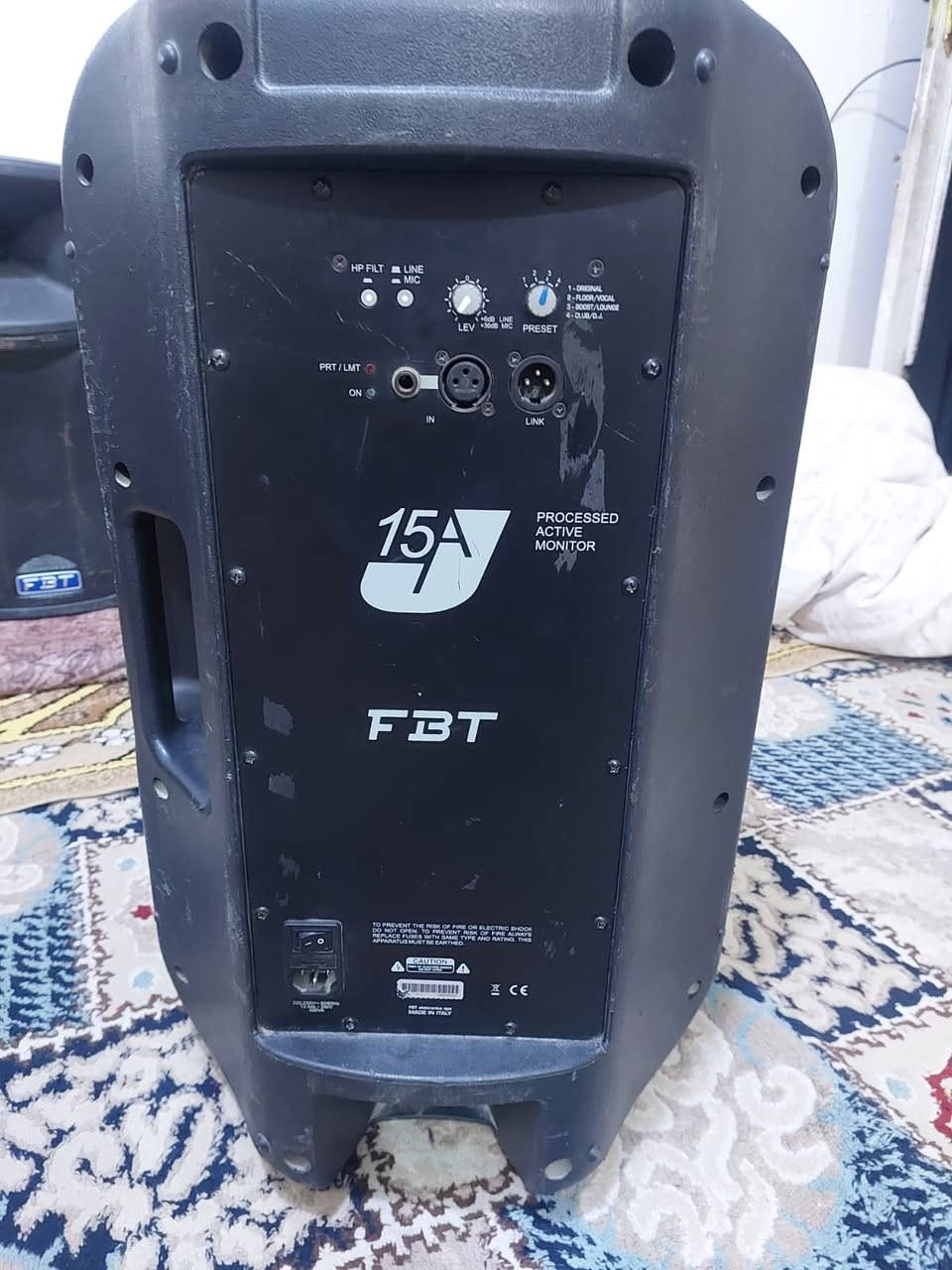 سلام عليكم 
سماعات FBT كهربائي زوجين وحده منهن وعطلان بيها تويتر 
نضيفات مكان كوت 
لاستفسار التصال بل رقم ‭٠٧٧٢ ١٣٦ ٦٧٦٣‬ 
اثير ***********
