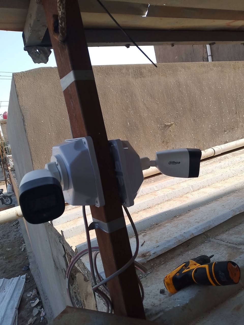 الأمان يبدأ من هنا 🔐
راقب كل زاوية… واطمئن على ممتلكاتك على مدار الساعة 📹
كاميرات مراقبة عالية الدقة مع عرض مباشر متعدد القنوات،
وضوح نهاري وليلي، وزوايا تغطية ذكية تضمن لك راحة البال.
✔️ حماية مستمرة
✔️ متابعة فورية من شاشة واحدة
✔️ تصميم قوي يتحمّل الظروف الخارجية
لأن أمانك لا يقبل المساومة… اختر الحل الذكي للمراقبة.
📞 رقم الهاتف: ***********
💬 التواصل: واتساب أو مراسلة الصفحة مباشرة
⏰ متوفرون للرد على جميع الاستفسارات
