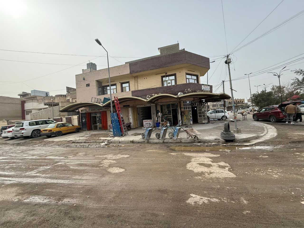 بناية متكونة من 5 محلات وشقة1كبيره
الوجه 16ونص 
النزال 5
العنوان الغدير فلكة الكنسيه 
واردهي 2مليون للشهر
للاستفسار واتساب 
***********

