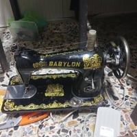 مكنيه خياط فراشه كل شي ما بيها كل شيء الموتور و الدواسه جديدات يجي ويا...