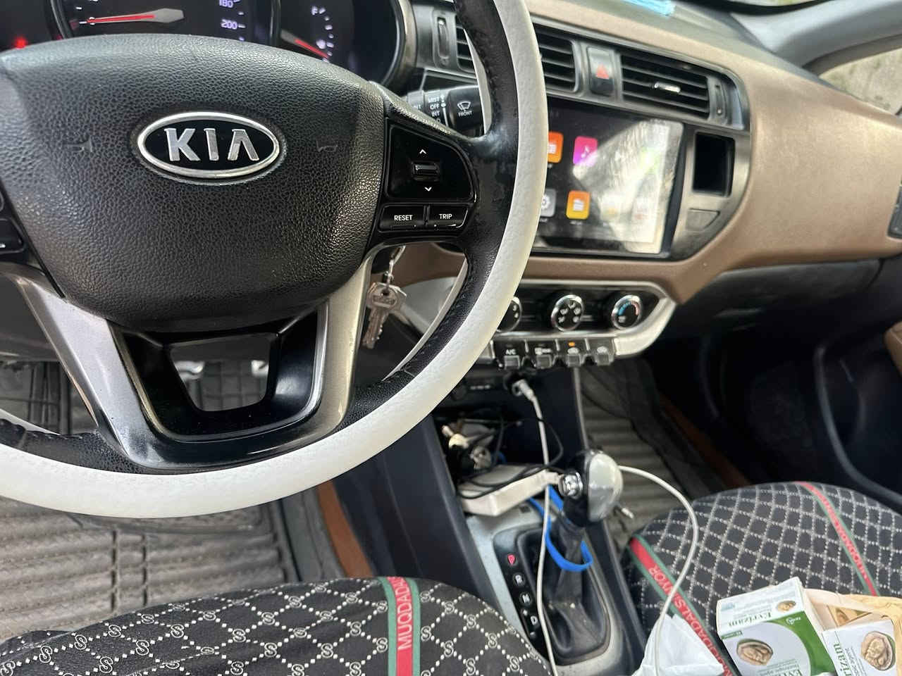 للبيع
كيا ريو موديل ١٢ وارد خليجي

مكينة ١٦٠٠

كير ومكينة كفالة 

رقم اربيل دولي اتريد تحويل اتريد وكالة

شاشة 

كامرة 

تحكم جهتين 

تخم تاير 

حداديه جديده 

السياره بيها  الجاملغ الامامي فقط صبغ والباقي كفالة 

السعر ٨٥ وبيها مجال 

مكان السيارة الديوانية قضاء الشاميه 

للاستفسار مراسلة الصفحة اولاتصال على الأرقام 

واتساب ***********

***********
