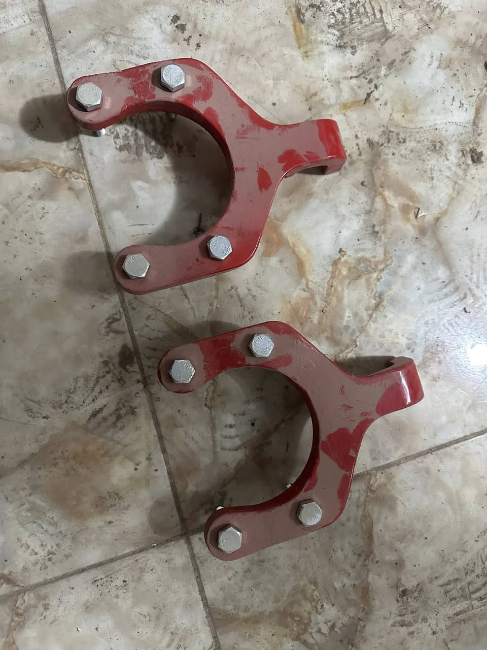 السلام عليكم  للبيع 
دعاميه اماميه وزن خفيف جداً 
دعاميه بلاستك اصليه 
فندرات حديد ربع 
سبيسرات   
درع داخلي رول گيج حمايه 
هوك امامي سحب 
دوس روبيكون حديد 
درع گير اصلي
***********
