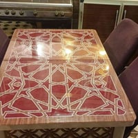 ميز طعام للببع السعر ٧٠ اي استفسار الاتصال على الرقم ٠٧٨٢٤٨٦٦٣٥٠