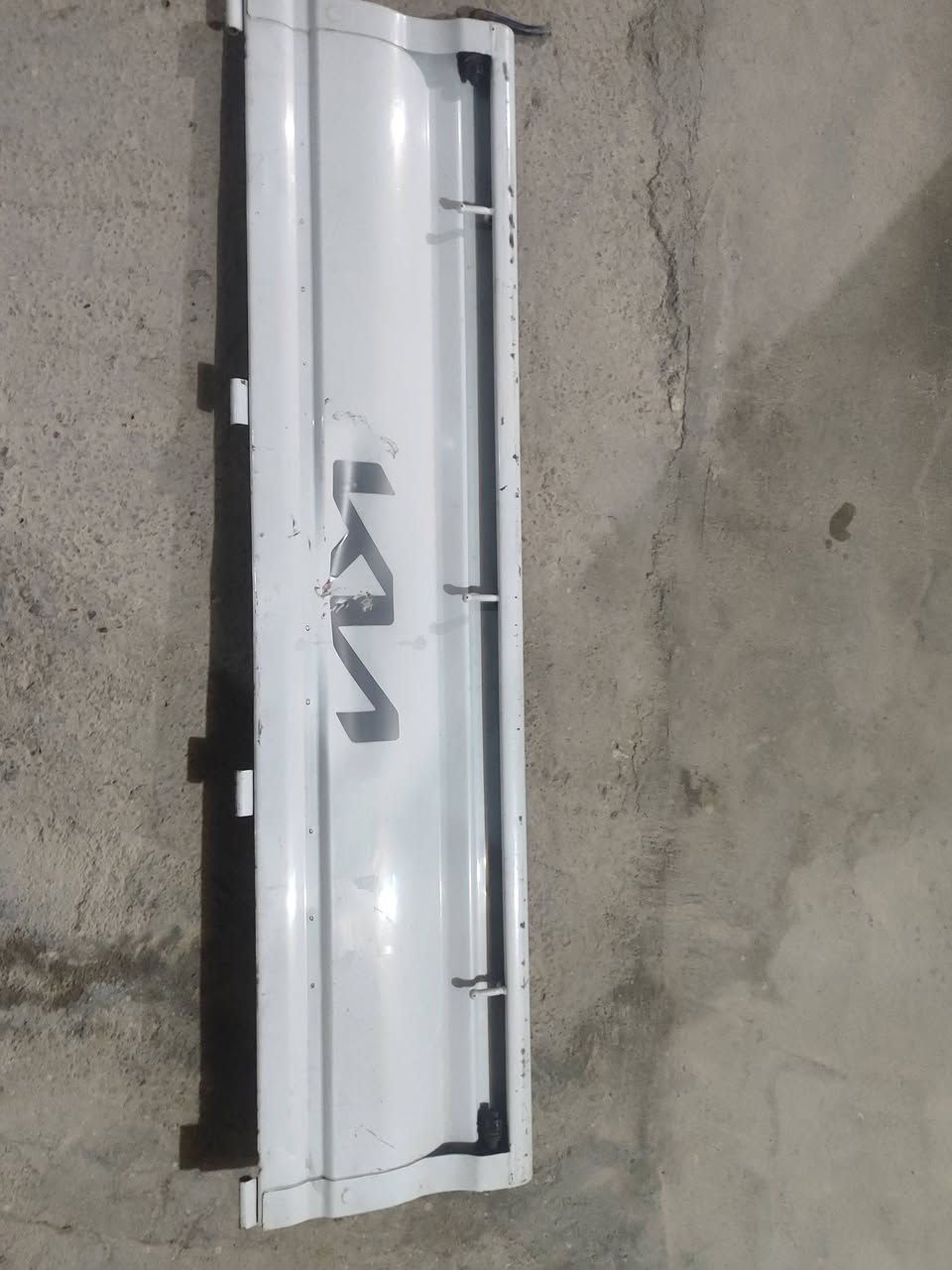 السلام عليكم 
باب خلفي مال كيا بنكو 2023 بيه فقط هاي الضربه الخفيفه 
 مكاني كوت استفسار انتصال ع الرقم 
***********
