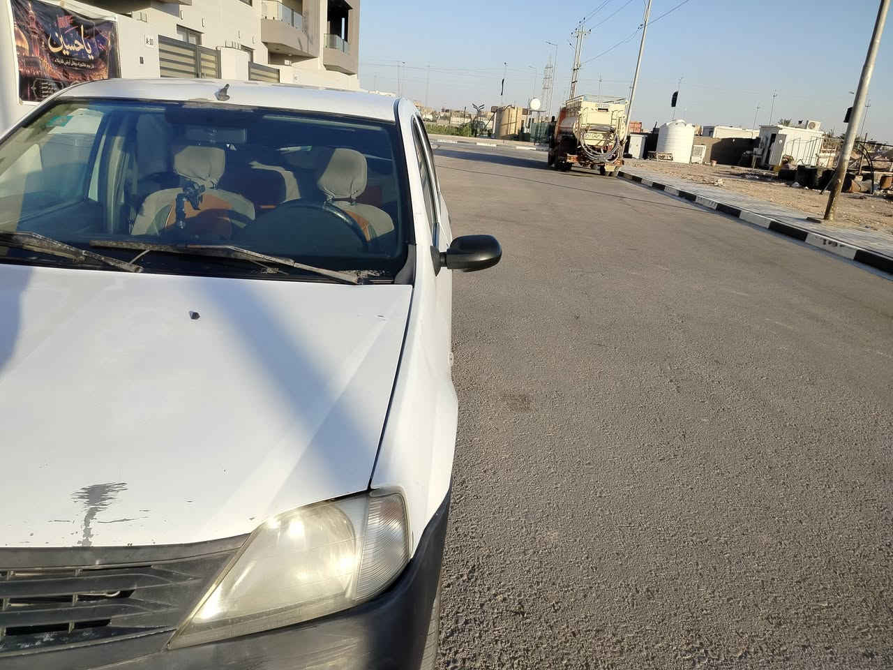 سيارة رينو لوكان للبيع موديل ٢٠١٠ بأسمي مكفولة بيه شخطات طخات بسيطة تبريد شغال تخم تاير  حدادية جديدة مكينة نضيفه االسعر ٣٨  مع المجال البسيط العنوان السماوة ***********
