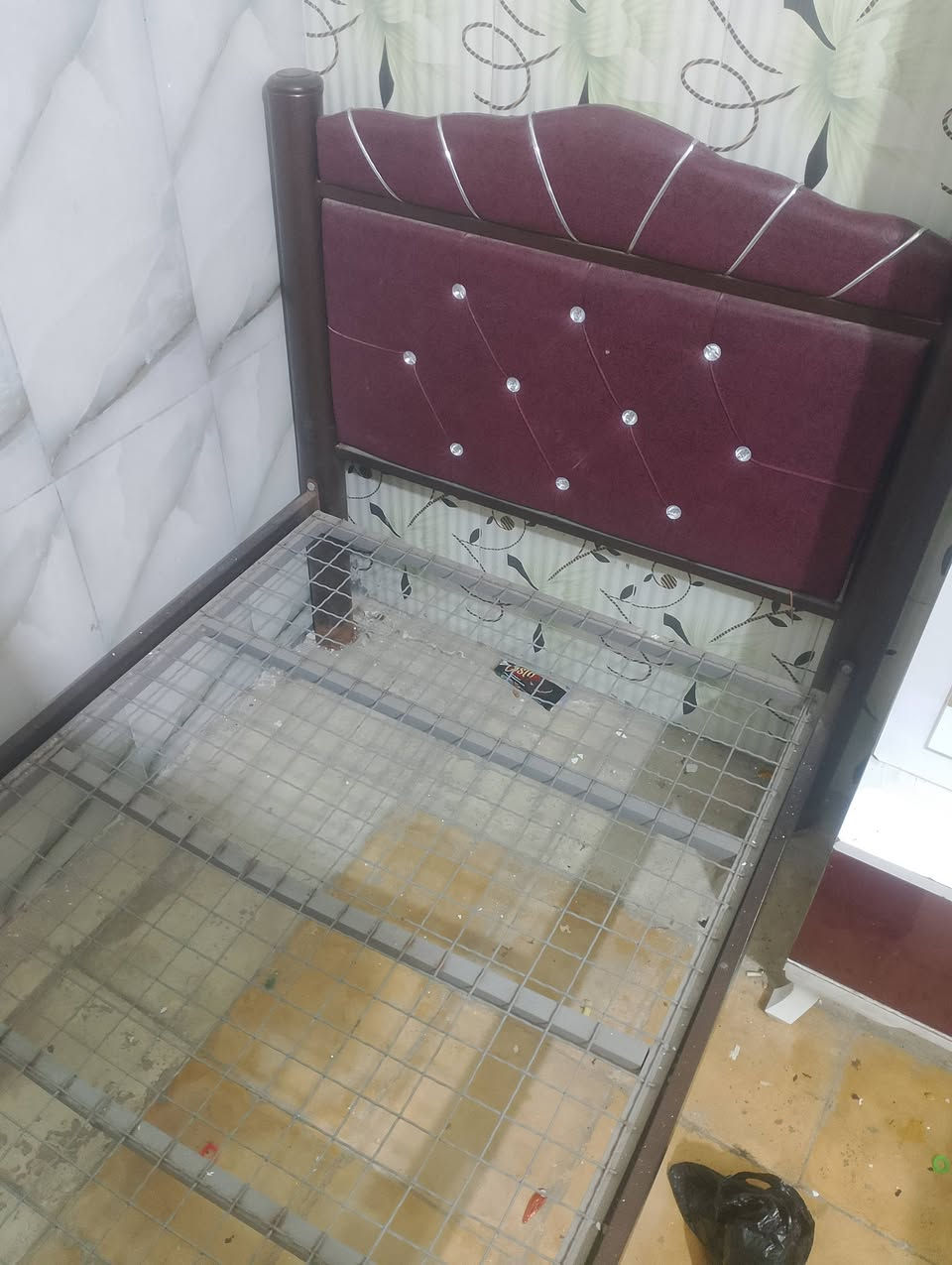 السلام عليكم
جربايه نفر واحد نضيفه السعر60الف 
***********
