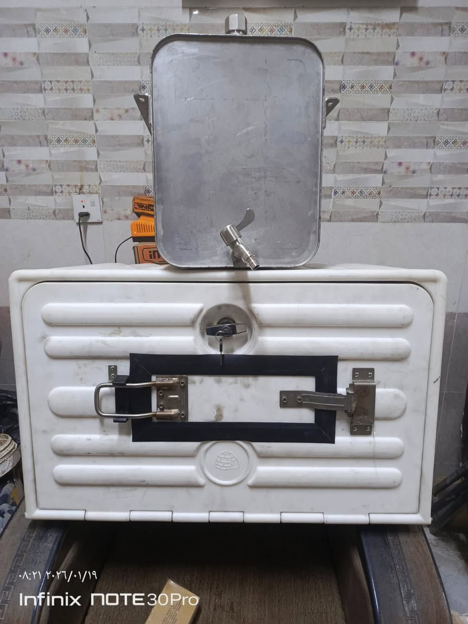 من رخصت الادمن تانكي وثلاجة للبيع المكان بغداد النضافة مية بلمية ***********
