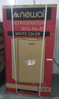 ثلاجه للبيع بعدهه بكارتونهه ما مفتوحه  لتواصل واتساب  07879418280