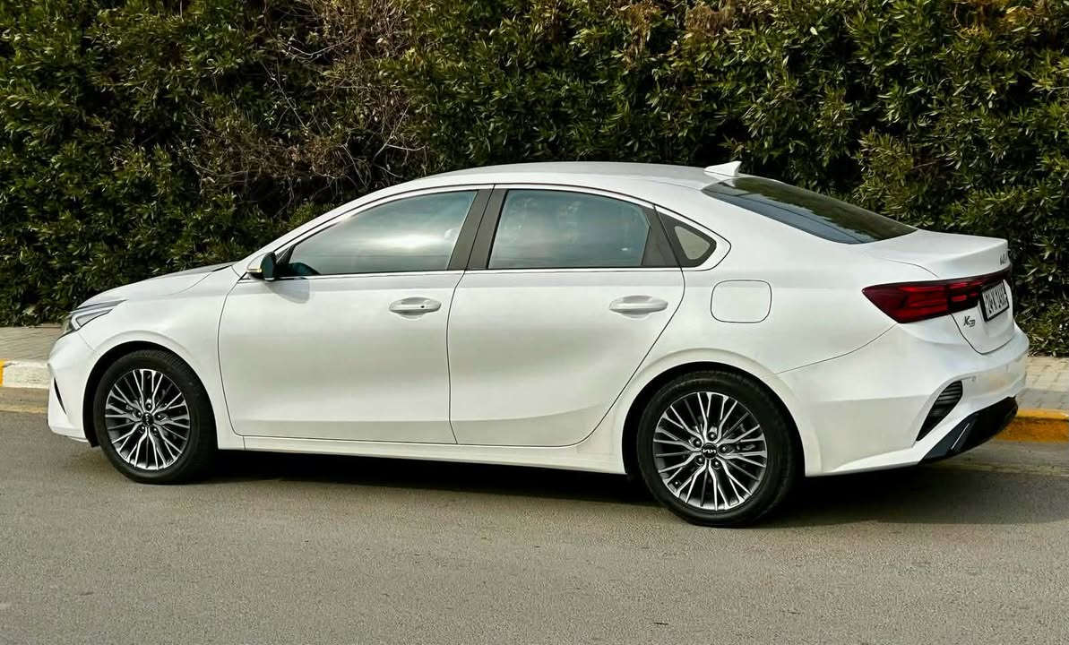 السلام عليكم كيا سيارتو كي K3 استيراد خاص وارد كوري  موديل 2022 رقم دهوك بسمي سياره كلين بدون ضرر وبدون بارد ماشيه فقط 75 كيلو مو ميل  وصور موجوده من مستورده فول موصفات كشنات حار بارد كشن كهرب رادات كاميره 360 فول فول كشنات الورى تدفى تبريد قطعتين ومنفصل  ***********
