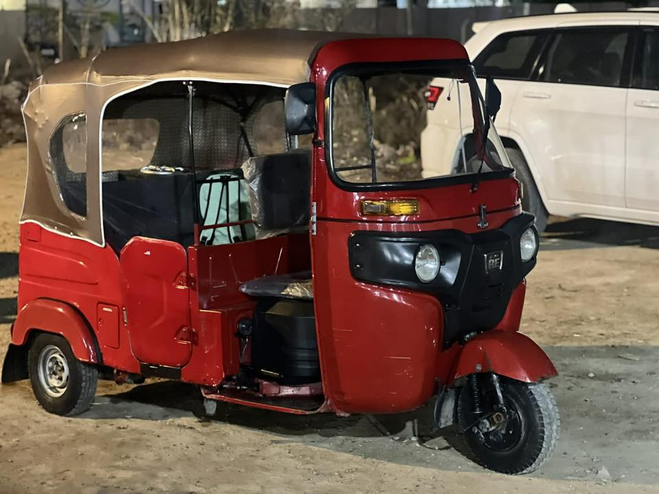 سلام عليكم 
تكتك ٢٢ للبيع مرقمه كفاله عامه ماعده ضربه بسيطه بالصفحه مكاني بغداد المحموديه 
***********.
