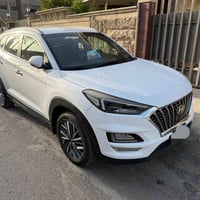 توسان خليجي موديل  ٢٠٢٠  اللون ابيض  شاحن وايرلس كشنات بقلاوة  لايت دو...