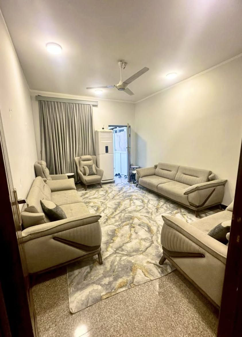 #إعلان رقم (197)
               
//دار للبيع المكان مجمع الدوح السكني   //

  #التفاصيل
الدار يباع بالنقد غير مطلوب حر 

                       
                         الدار طابقين
يحتوي الدور الارضي  _ غرفتين + صالة + استقبال + مطبخ + صحيات  داخلية وخارجية     + كراج يتسع سيارة 

الدور الاول يحتوي على _ غرفتين نوم + صالة
           

                     المساحة_ 200 _ م              
                                                                            
#الاستفسار اكثر مراجعة مكتبنا او مراسلة الصفحة او الاتصال على الرقم ادناه 

#العراق _ السماوة _حي العسكري _ قرب جامع الامام علي (ع)

#رقم المكتب_ ***********_سيد ولاء
                         _ *********** _ابو حسين                                                  
 
              #الخارطة للاستثمار العقاري #
                         _خدمات عقارية_
