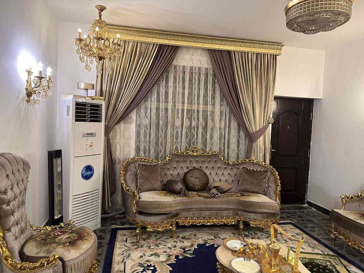 للبيع تخم مصري عدد المقاعد ١٠ مع ميز وسطي وفاترينه
وثريات عدد ٢ وبرانكيتات عدد ٤ وبنكه بنفس الوقت ثريه  وبردات ٣ امتار مع السكه السعر ٣ملايين مكاني اليرموك


**إذا كنت صاحب هذا الإعلان وتريد حذفه لأي سبب، رجاءا أرسل رسالة إلى الدعم الفني**