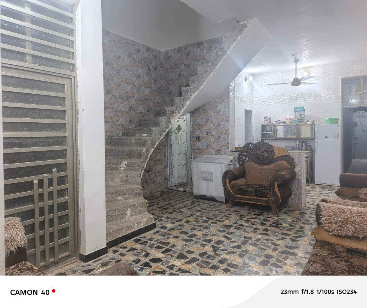 السلام عليكم 
العدة بيت مجمع النخيل  مراوس  بهاذ البيت مساحه100 متر شغل جناي  ابصف الركن 53680  موقع شارع قنبر مقابيل مول الحكاية  رقم ***********

