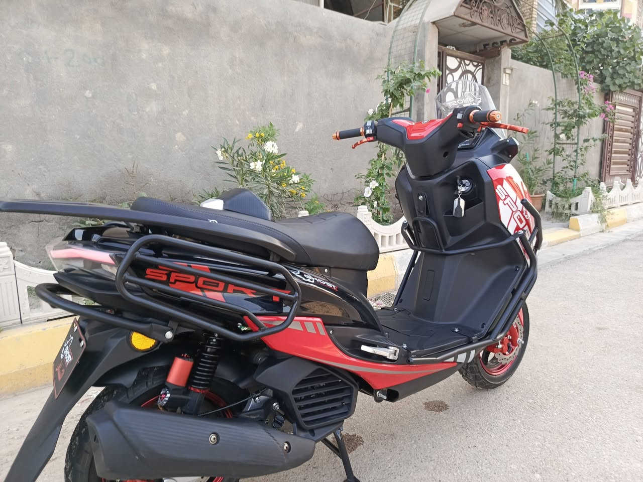السلام عليكم ورحمة الله وبركاتة 
دراجة گوست موديل 2025 محرك امتياز ياباني 150cc دراجة بعدهي زيرو ماشيه280فقط لون احمر مميز الدراجة 
فول مواصفات شاشة تاب سرعة وبانزين و شاشة اعطال لايتled عالي ناصي اشاير رباعي استانة جانبيه كهرباء بس تفتحهة تطفة الدراجة دسكات أمامي خلفي دراجة كفالة على وضع الشركة نهضة ومعدل شرط ناعمة ماينسمع صوتها نگرة بصمة تشغيل عن بعد قفل امان ماصارلها شهر من طالعة من المعرض 
السعر مليون 
مكاني ناصرية 
للاتصال «***********»
