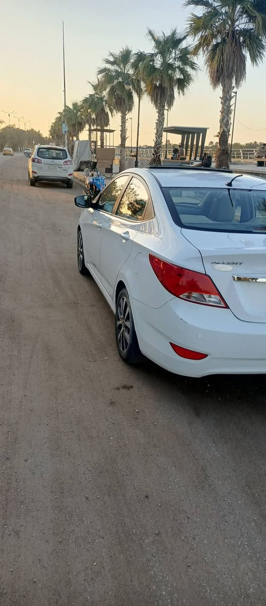 🚗 هيونداي أكسنت 2016 - وارد كوري (بحالة الوكالة) 🚗
​السلام عليكم..
للبيع أكسنت موديل 2016، مواصفات كاملة (1/1)، سيارة نظيفة جداً وبحالة ممتازة.
​🔹 النظافة والبدن:
​الكفالة: كفالة عامة من الحادث والصبغ (البدن نظيف جداً).
​الممشى: 67,000 كم فقط (حلال).
​اللون: أبيض ملكي.
​🔹 المواصفات الكاملة (1/1):
​المحرك: 1600 (نشط جداً واقتصادي).
​فتحة سقف (سلايد روف).
​ويل كروم أصلي بلادي.
​تحكم ستيرن كامل (جهتين) + كروز سرعة.
​إشارات بالمرايا + طي كهربائي (شفط).
​نظام ABS + حساسات خلفية أصلية.
​شاشة وكاميرا دوارة بدقة عالية.
​🔹 التفاصيل والسعر:
​السيارة جاهزة من كلشي (تبريد ثلج، سرفس جديد) وجاهزة للتحويل مباشرة.
​السعر: 120 ورقة وبيها مجال 
​📍 العنوان: النجف الأشرف - الكوفة.
📞 للاستفسار والتواصل: ***********
