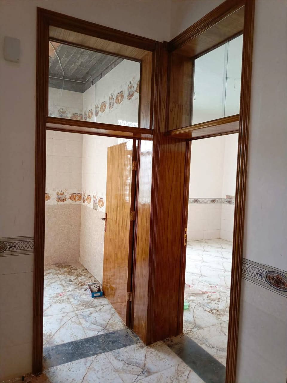 سلام عليكم
بيت 100 متر مربع  طابق واحد ركن طابو زراعي سند 25     على شارعين عرض الشارع عشر امتار  بناء درجه اولى البيبان الحديد والخشب كله تسگام  في منطقة الحر بدايه شارع الكابينات قريب على الشارع العام  السعر وباقي التفاصيل الاتصال على هذا الرقم بي واتساب *********** اتصل وتدلل
