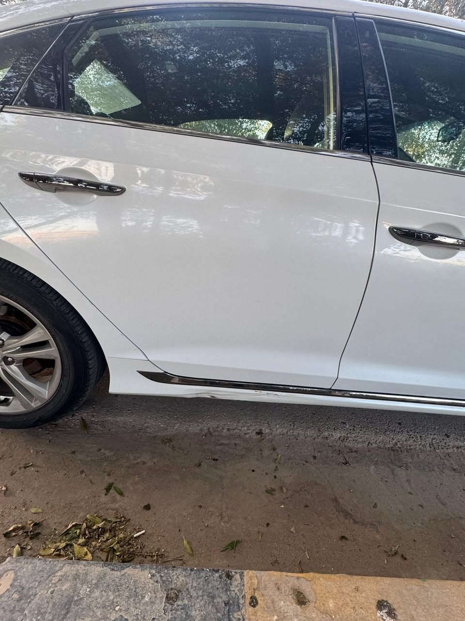 للبيع سوناتا 2018 وارد امريكي حادث بنيد فقط ارباك ستيرن صور الحادث. والسونار بالمنشور رقم بغداد باسمي
فول مواصفات 
بصمة 
فتحة 
كشنات جلد 
هيتر كشنات 
كامره 
شاشة كبيرة
تبريد خلفي 
كشن كهرباء
شفتات ستيرن 
لايت زنون 
محرك 2400
رادارات 
وباقي المواصفات المعروفة
سيارة جاهزة من كلشي 
السعر 150 وبي مجال 
مكاني نجف‭***********‬‭
