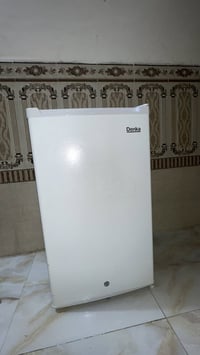 ثلاجة • صغيرة • عيب بسيط