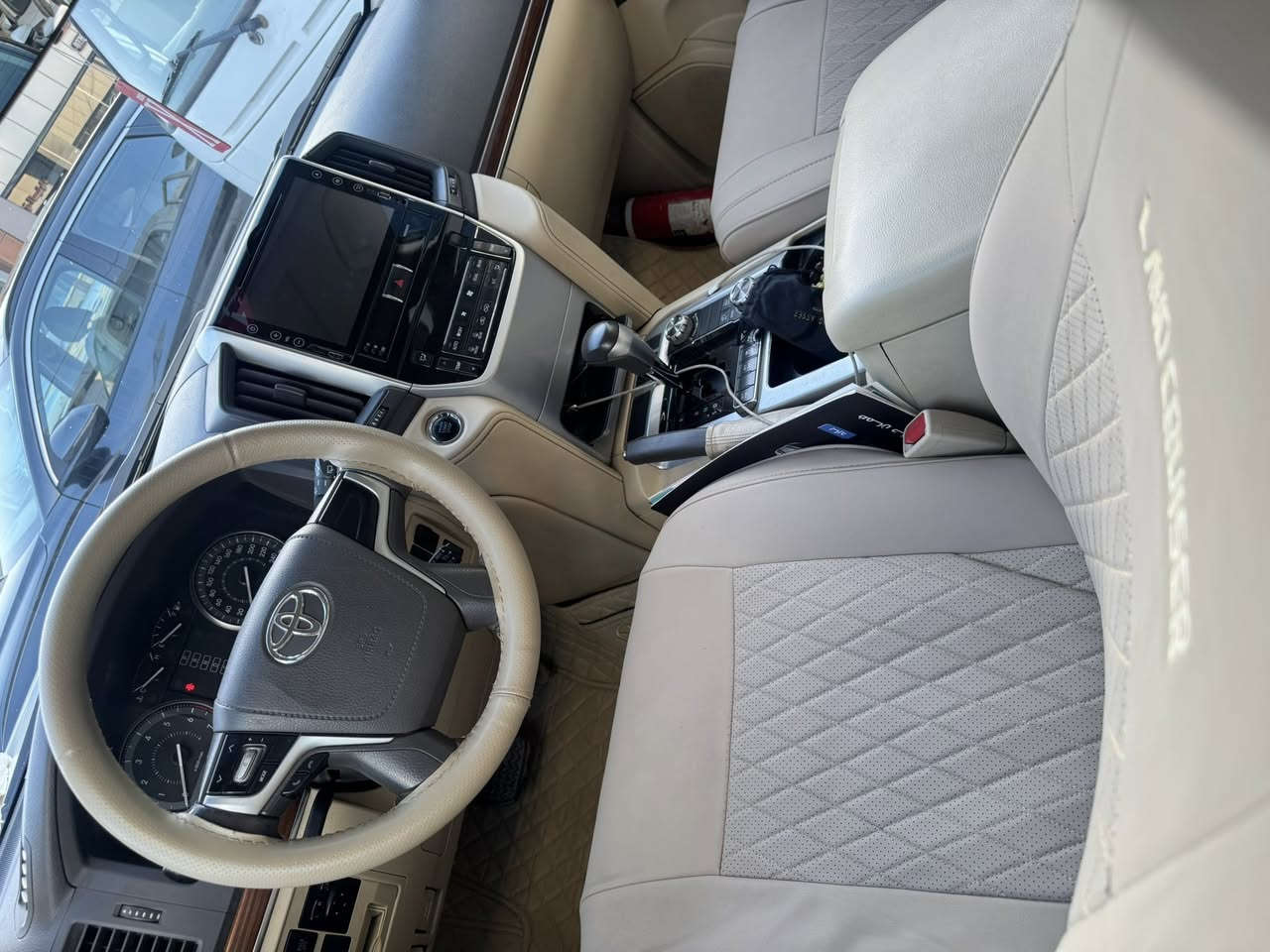 لاندكروز موديل 2017 فطيم 8سلندر ماشيه 130الف كيلو حقيقي مكان واحد تعديل بارد سياره جديده جدا 
السعر 475ورقه للتواصل على الرقم 
***********
