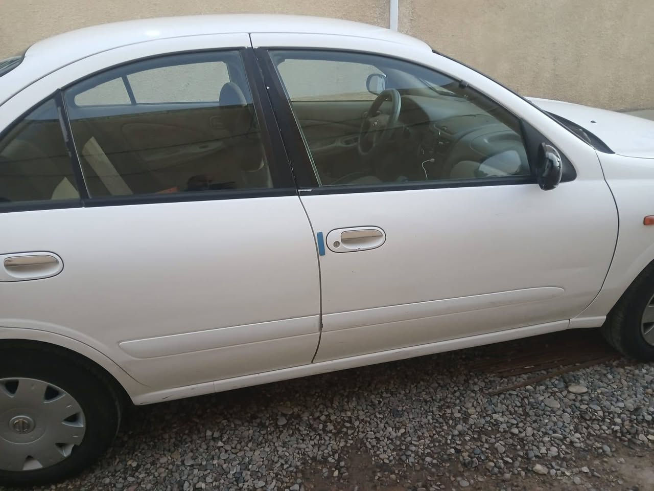 السلام عليكم
نيسان موديل 2009 رقم بغداد باسمي 
بيها بارد جاملغ وباب خلف سايق كير محرك صدر خير من الله 
مكان بغداد الراشدية السعر 90وبيها مجال 
***********
