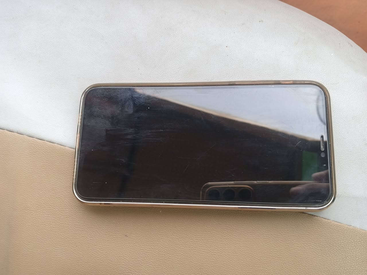 ايفون 11 برو ماكس فطر بل ضهر و شاشة بدله اصليه  بطاريه 73 بلادي 
لسعر 200 مكاني بغداد مدينة لصدر ***********
