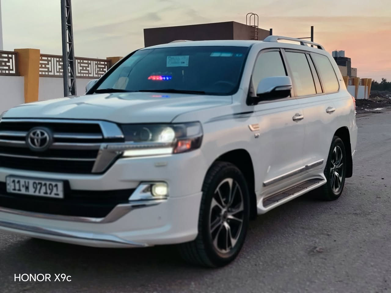 لاندكروز موديل 2019 سياره فول مواصفات خمس بصمات جلد كشنات كهرباء ده شبول لكزس تشغيل عن بعد ميري قلاب سياره بيها صبغ صفحه والباقي مقفول سياره جديده وباسمنا تخم تاير جديد حداديه جديده تبريد ثلاث قطع  وثلاجه ماكينه 75 سعر 4:15 مكان السياره بالحله  ***********
