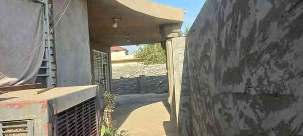 اسلام عليكم لبيع بيت  طابو زراعي صرف قرار محكمه تحويل ثاني يوم المساحه الكليه/ 250 متر /  17ونص واجهيه نزال 14 يحتوي البيت غرفتين نوم اربع امتار كل غرفه صاله 7×3ونص حمام 3×2 خطار 6×5 مطبخ 4×4
جسر دياله التويثه ***********واتساب
