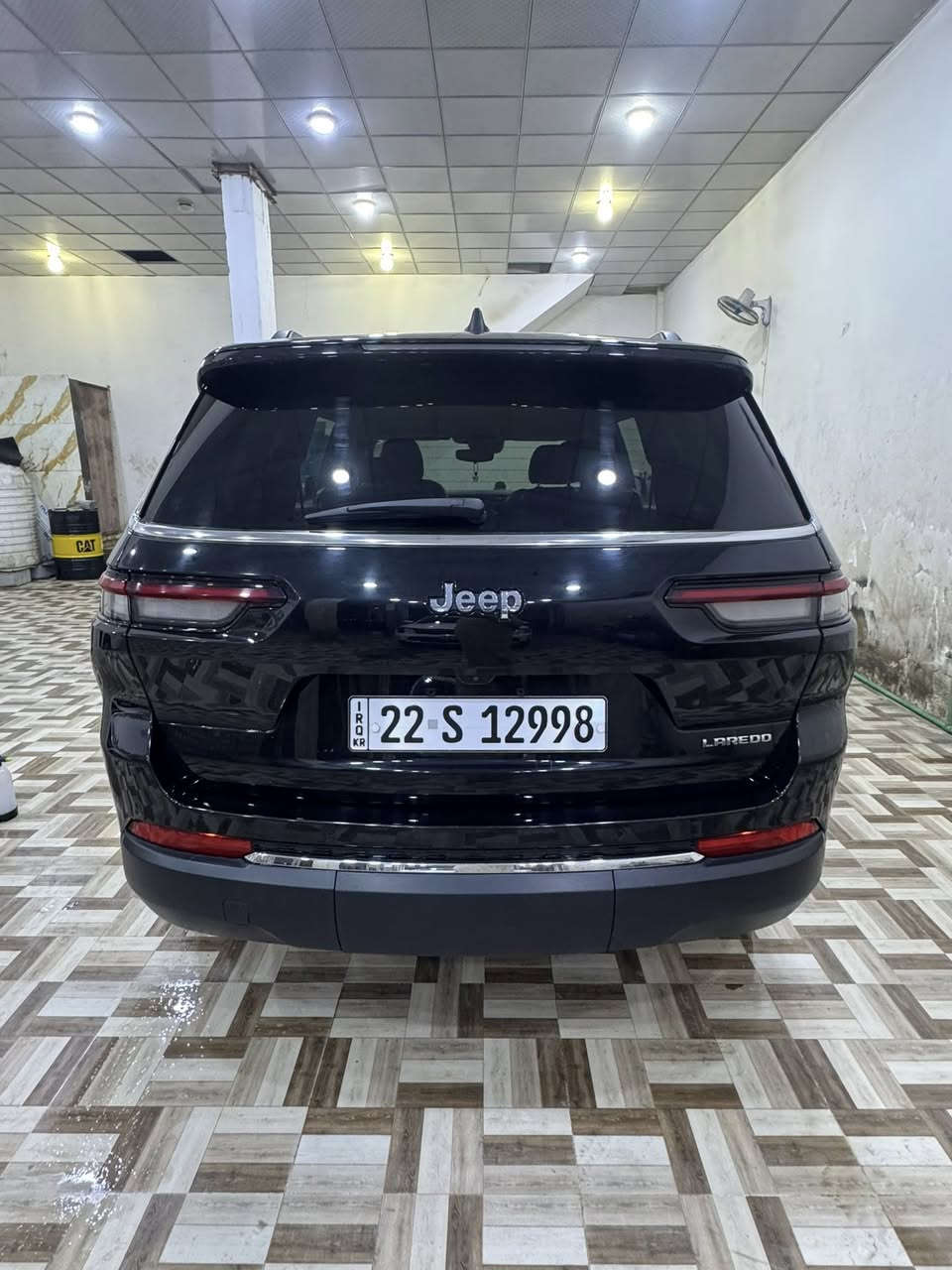 جيب 7 راكب  للبيع مستعجل
الموديل : 2023 . (وارد امريكي) . 

المحرك : (3600)v6.

العداد : .(43000)M. 

رقم اربيل الجديد بأسمي تحويل ثاني يوم.

* رادار امامي مع مانع تصادم.

*مانع تصادم خلفي.

* شاحن موبايل وايرلس. 

* شاشه مع كامرة 

* نظام الخرائط (GPS).

* كير شفتات بالستيرن. 

* المصابيح الأمامية LED. 

*المصابيح الخلفيه LED.

* المقعد الأمامي للسائق كهرباء.

* دواخل مشمشي 

* مقاعدvip 

* حساسات خلفية. 

* بلوتوث تلفون. 

* محدد سرعة. 

ضرر السيارة:فقط الي اموضح بالصوره قليل خسفه بالدعاميه 

 ويوجد سونار. 

مكان السيارة:ميسان العماره 

مراوس ابسياره اقل ماكو مشكله 

للاستفسار الاتصال ع الرقم:***********
