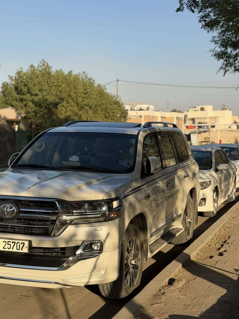 السلام عليكم لاندكروز ساز 2020 للبيع فقط ماشية 90الف كيلو استعمال شخصي الصور موضحة يمكم السعر 500 ورقة وبيها مجال للاستفسار ***********
