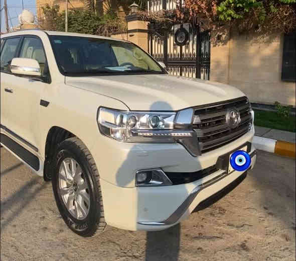 سلام عليكم تحيه طيبه 
تويوتا لاندكروز 2017 فطيم
موصفات
رقم بغداد بسمي
محرك 8 سلندر 4600
تخم تاير دلوب ياباني جديد
بصمه 
فتحه 
تحكمات ستيرن
شاشه
كامرات محيطيه عدد4
حساسات امامي خلفي 
زرام لايت
لايت نزنون
اشاره بل مرايه
عدد الركاب7
كراسي كهرباء
وباقي موصفات لاندكروز معروفه تجي فول الفول
سياره كفاله عامه 
ماشيه١٦٠ الف  
السعر 520$ورقه وبيه مجال قليل سياره جديده معنه كلمه
ذي قار الشطره
هاتف***********
