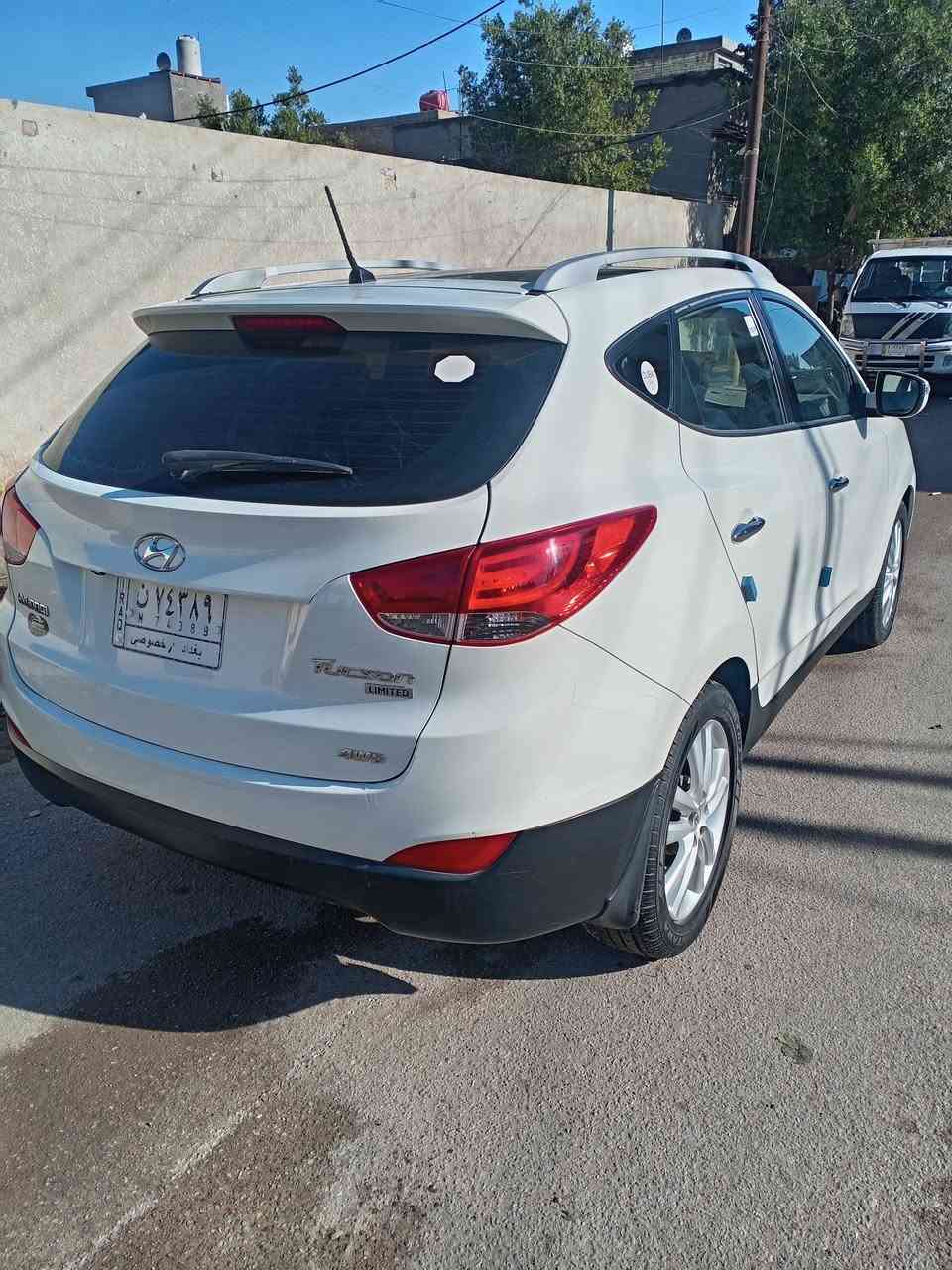 سلام عليكم
توسان 2011 ابيض
الحادث 
جاملغ مبدل اصليي.بدون دواخل
نص باب صبغ بدون دواخل
.......................
المواصفات 
خليجي 
محرك دوش
ماشيه 180
شاشه كبيره 
تحكم ستيرن جهتين
بصمه 
بنرامه فتحتين 
كشنات جلد 
كشنات كهربائي 
مري شفط 
مري اشاير 
لايت زنون اصلي
السعر 136 $$ وبيه مجال 🌹
........................ 
المكان بغداد الجديده.. نعيريه
........ 
الرقم الهاتف
***********
