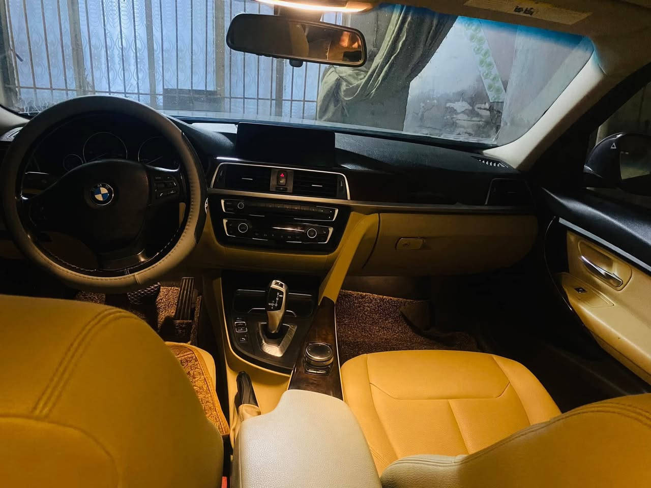 السلام عليكم ورحمة الله وبركاته
BMW 320i
موديل 2018 فول مواصفات 
وارد كندي حادث جاملغ وبنيد بدون دواخل 
حادثها بالعراق جاملغ امامي بدون دواخل 
دواخل سليمه 
شواصي للغد 
مكفوله من كلشي 

مكاني بغداد /  ابي غريب 
السعر 180 وبيها مجال بسيط

***********
