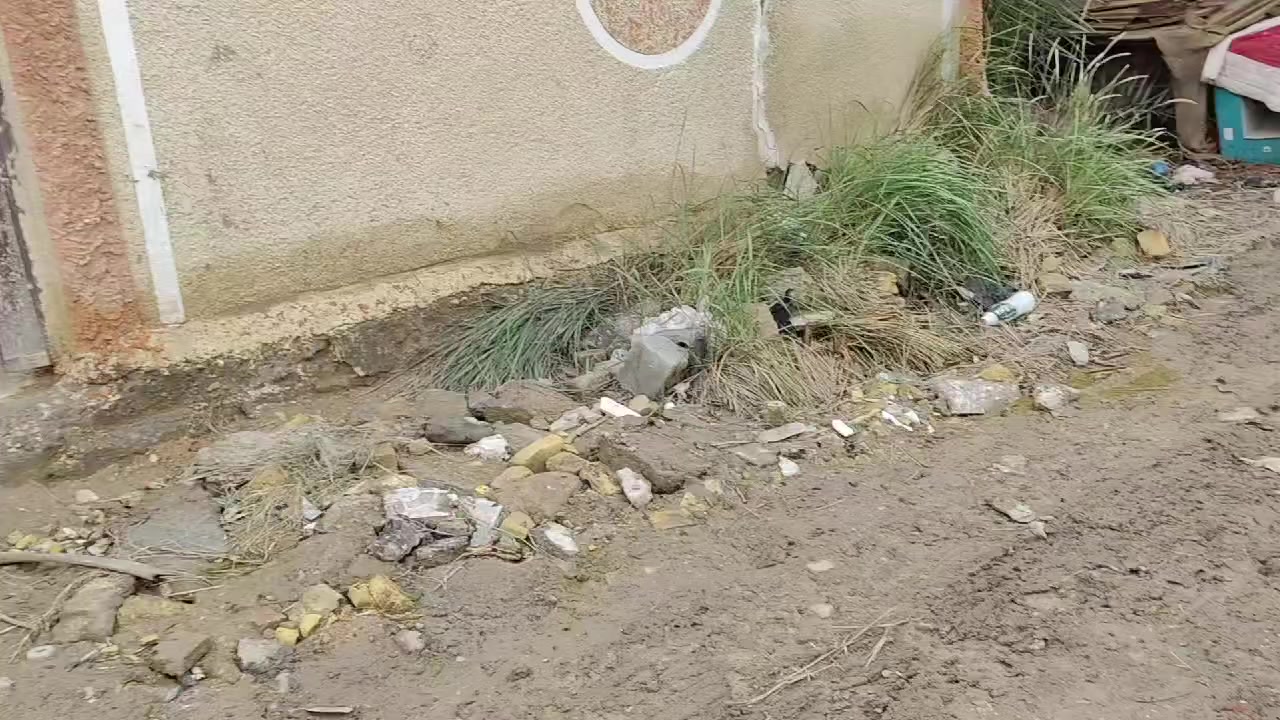 سلام عليكم بيت مساحة 180 كريطعه الثالثه الاستفسار الخاص مفتوح ورقم الهاتف ***********
