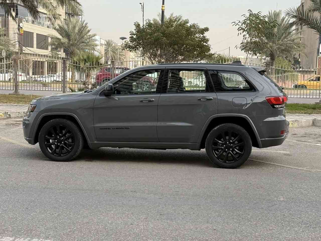 جيب موديل2022وارد  امريكي السعر 238قابل للتفاوض اللستفسار اتصال ***********حادثه جاملغ وبنيد بدون دواخل ولباقي كفاله عامه لون مميز سمنتي  مواصفات السياره بلاكتوب فول من عده الفتحه ماشيه39 بصمه بصمه ابواب شاشه رادار امامي و جانبي كشنات جلد هيتر استيرن تبريد تدفه كشنات ويل كب كروم جنطه كهربائية كامره توقف ذاتي مكينه 6V كشنات كهربايه حداديه جديده تخم تاير مكينه وكير مكفولات رقم السياره بغداد انكليزي بسمي مكان كربلاء
