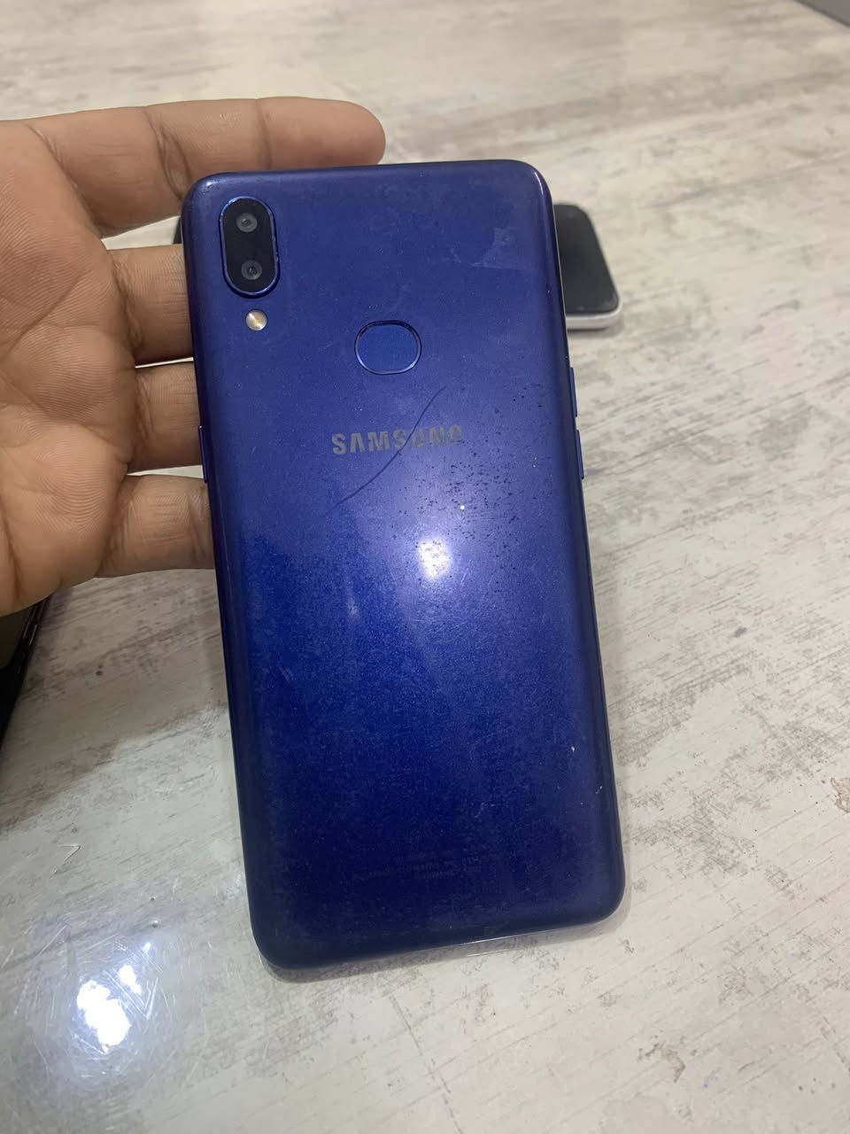 اي 10 s عدد3 +اي 11 لون ابيض 
الاسود الكامرة والافلاش واكفه بس الاسود


**إذا كنت صاحب هذا الإعلان وتريد حذفه لأي سبب، رجاءا أرسل رسالة إلى الدعم الفني**