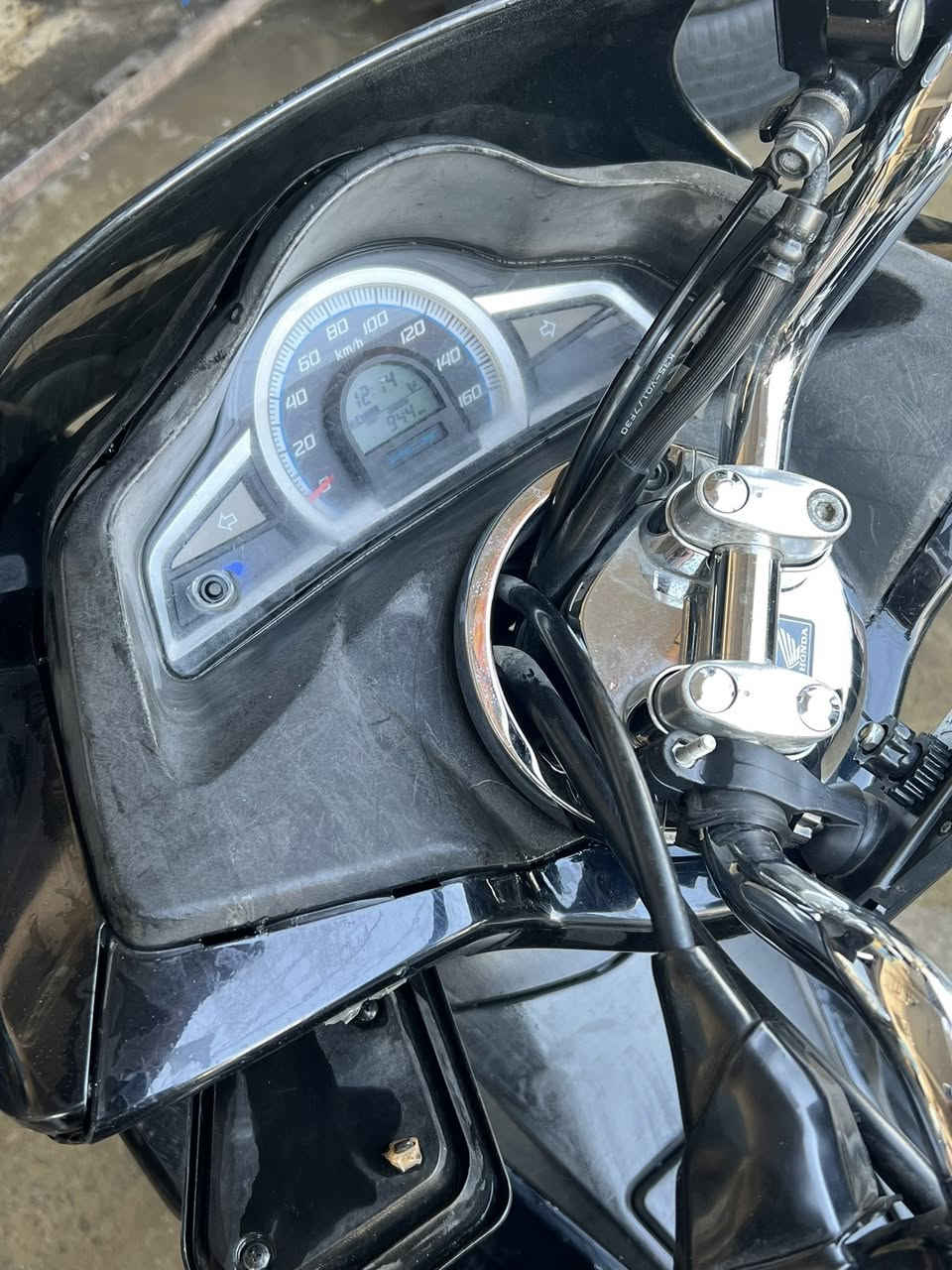 سلام عليكم pcxحجم المحرك 150cc
محرك مكفول نضافة الكفرات 80بالميه  حساس ازدحام حرف Aدراجه كامله. كهربائيات كامله كله شغالهه هـ***********مكان بغداد السعر 1800بيهه مجال
