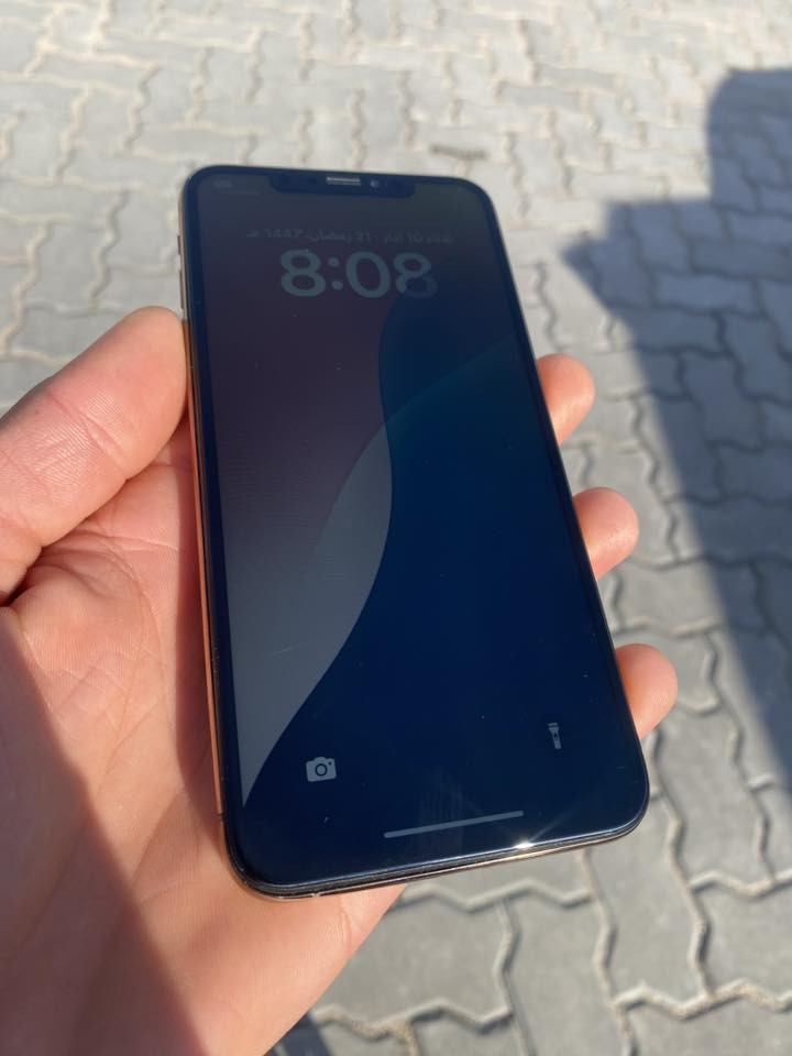 السلام عليكم ايفون اكس إس ماكس مبدل بطاريه ذاكره 256 بي الفلاش مرات يشتغل ومرات ‏୪ بس بل كامره يشتغل و كامره x1 متوقفه و فيس ايدي متوقف 
عنواني الجزيره سعره 140 
***********
