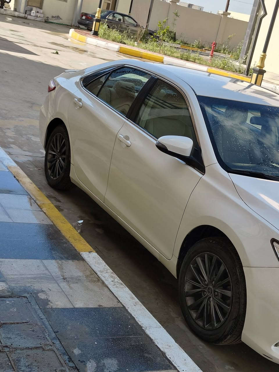 كامري خليجي GL موديل 2016 ماشية 102 بدون ضرر السعر 175 العنوان ديالى بعقوبة ***********
