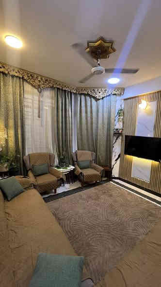 السلام عليكم… 
دار للبيع زراعي سند 25 
المساحة 77 م واقع حال 82 م واجهة 5.30 نرال 14.5 
بناء حديث 2020
🟢يحتوي الطابق الارضي:مدخلين  /صالة + مطبخ + غزفة نوم  وخدمات 
🟢الطابق الثاني: /2 غرف نوم مع خدمات 
🟢الطابق الثالث :/بيتونة كبيرة مع سطحين 
العنوان: سبع ابكار مقابل مدخل سوق السمكة فرع خدمات سبع ابكار لغسل السيارات 
يبعد عن الشارع العام مسافة كم متر داخل قيصرية 6 م
للاستفسار ..
السعر  225 مليون
***********
