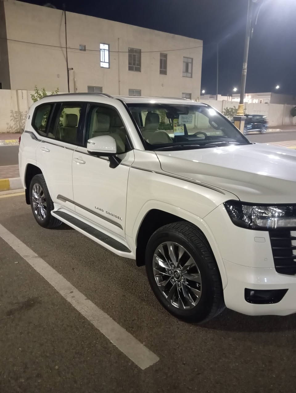لاندكروز 2025SAS
GXR
مكفوووووله كفاله من زلخ ورصعه والبارد والصبغ 
تنفس طبيعي
حجم المكينه 4.000
الممشى 1800كيلو متر فقط فقط
السياره اخت الزيرو 
مكفوله كفاله عامه 
السياره ام الرادار 
4 كامرات 
شاشه طويله
السعر  74.000$ وبيه مجال 
الرقم ***********
