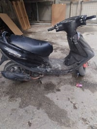 دراجه شغاله ما بيها اي شيء كل شيء كفاله اوراق موجوده السعر 300 0776521...