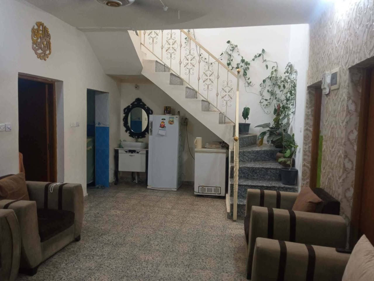 دار للبيع طابو زراعي سند 25 الموقع حي الصحه خلف المسبح الأولمبي المساحه ١٦٥ متر طابقين الاول هول صاله مطبخ غرفه نوم مجمع صحيات كراج سياره الطابق الثاني ٢غرف نوم صحيات للاستفسار مكتب النبل للعقار والبناء والهندسه *********** واتساب *********** واتساب

