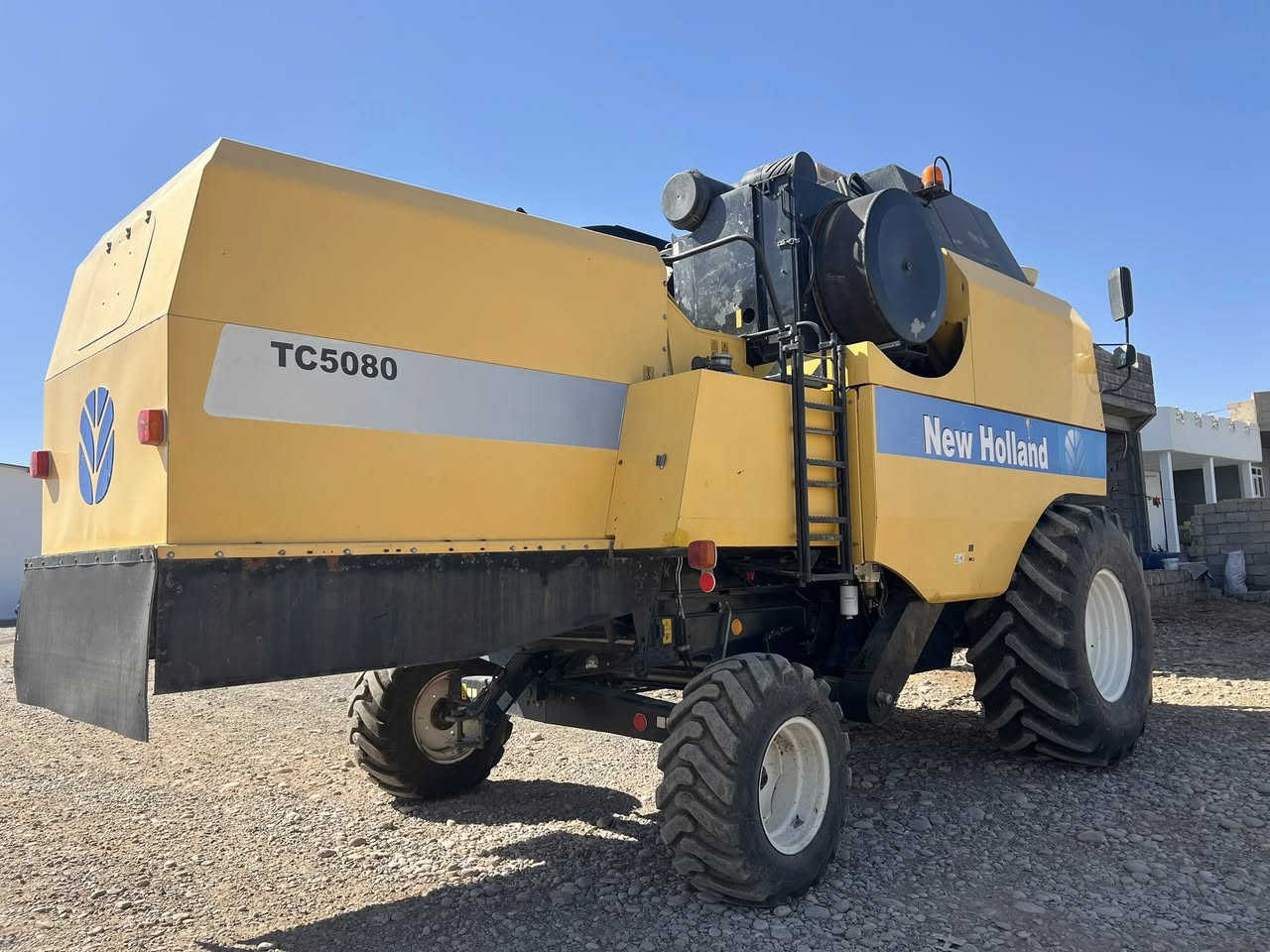 للبیع حاصودە5080مودیل2012  دبل درام طبلە قلاب طبلە٢٠فوت دبل کشن معمل کهرابای مکفول مدیواما ایداما کامل جاهز للحصاد اذا ما شرای لا تزعجنا 
عینوان قضاء بردرش ***********
