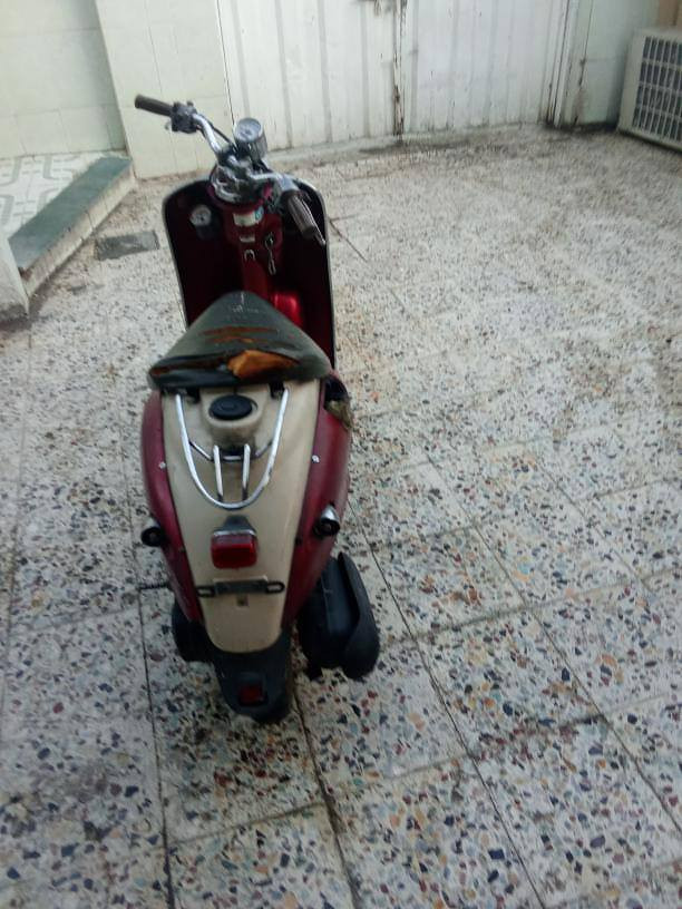 السلام عليكم دراجه عبد الحليم جديده  كلاسيك 60 لون حمراء داخل كريمي السعر200 بها مجال هذا هو الرقم الهاتف***********
