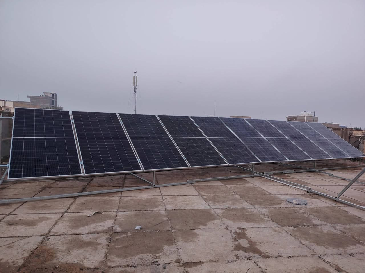 منزل آخر يودع الانقطاع المستمر للتيار الكهربائي
في محافظه الديوانيه حيث تم تجهيز ال منضومه ب 15A نهاري وليلي بالاعتماد على 
1- انفيرتر من ماركه ايتل 6kw ضمان 3سنه استبدال 
2-بطاريه 14kw ضمان5 سنه 
3- ألواح من ماركه لونجي 620w 
للحجز و الاستفسار واتساب 
قسم الصيانه /***********
قسم المبيعات /***********
